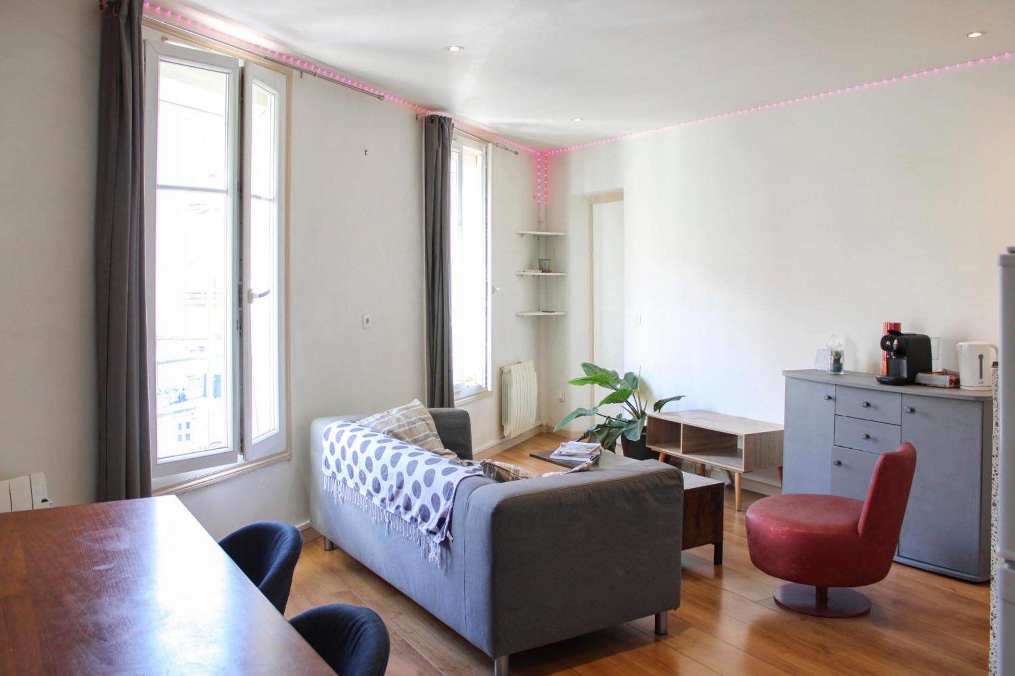 Superb 55m In The Heart Of Saint-ouen